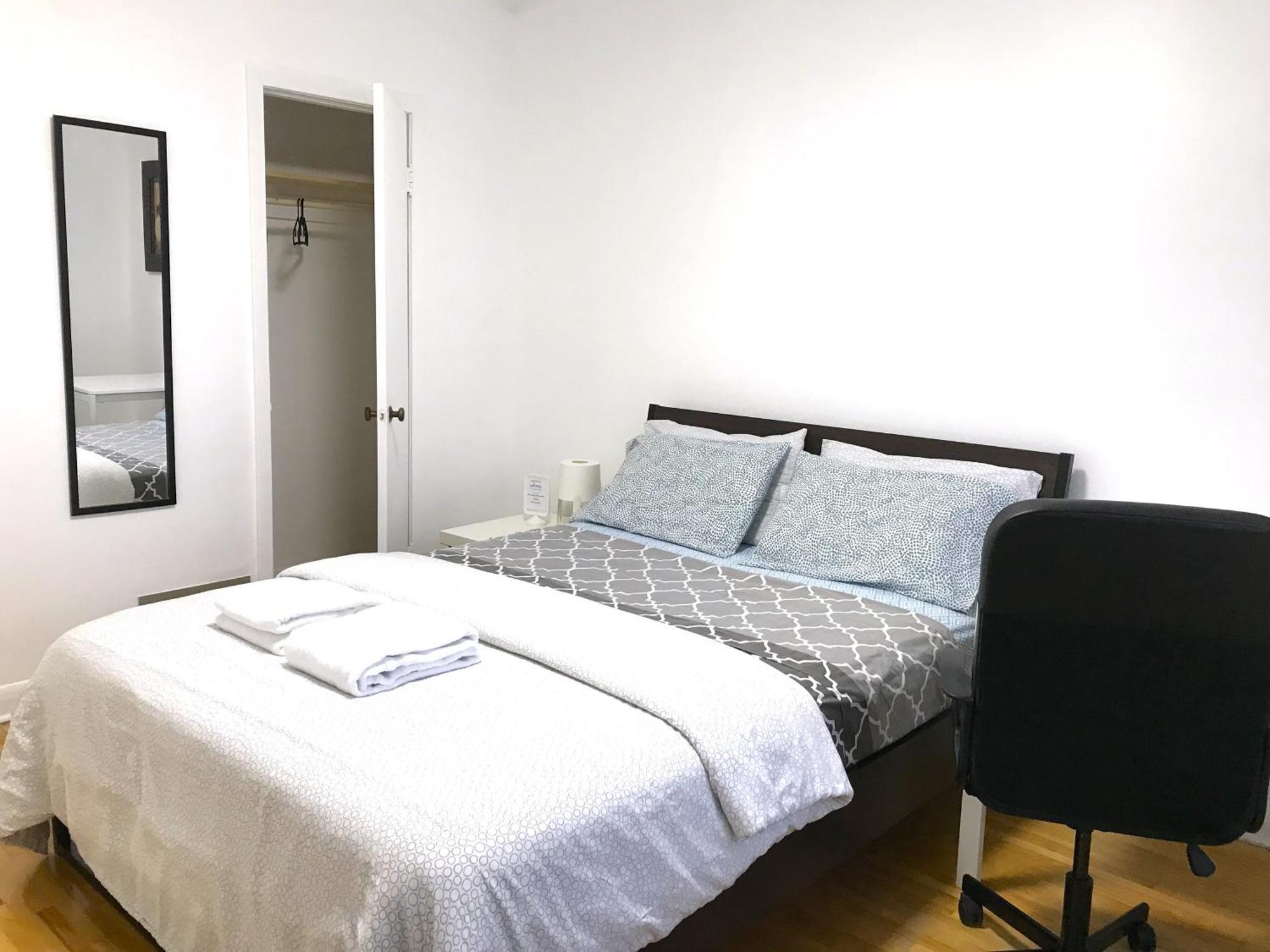 Big Private Room Midmontreal Next To Station Metro - Parking Free Экстерьер фото